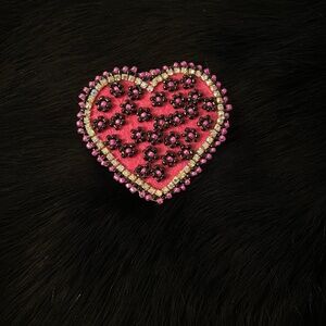 Aboriginal beaded Heart shaped pop socket